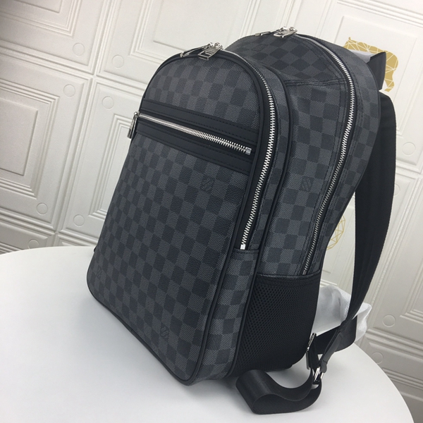 ルイヴィトンバッグ背面デザイン